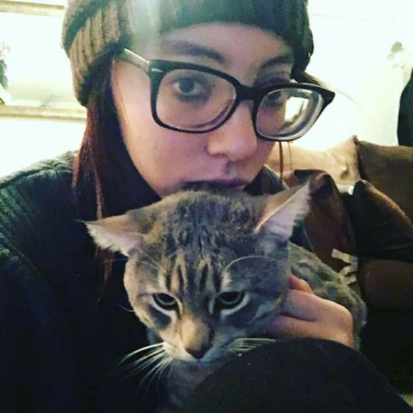 Meet Your Posher, Cassie. - Picture 2 of 2